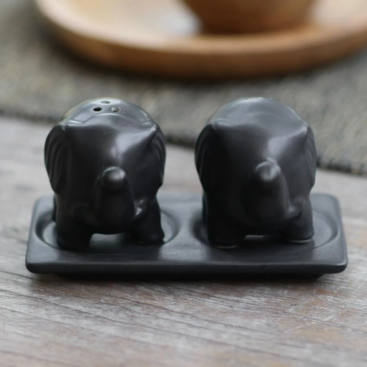 Novica Eager Elephants In Black Ceramic Salt And Pepper Set