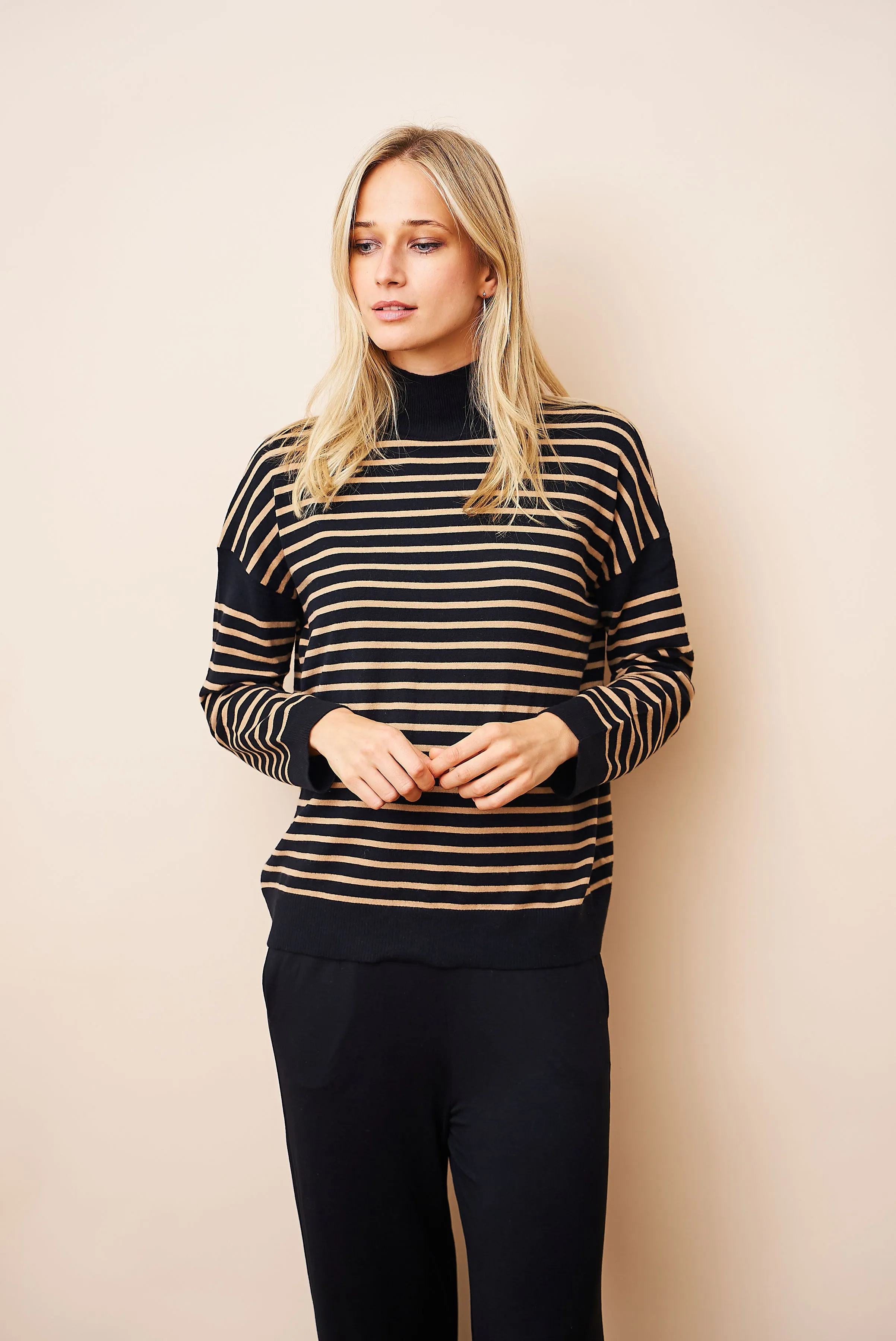 Organic Cotton Knit Stretch Striped Mock Neck in Noir/Camel